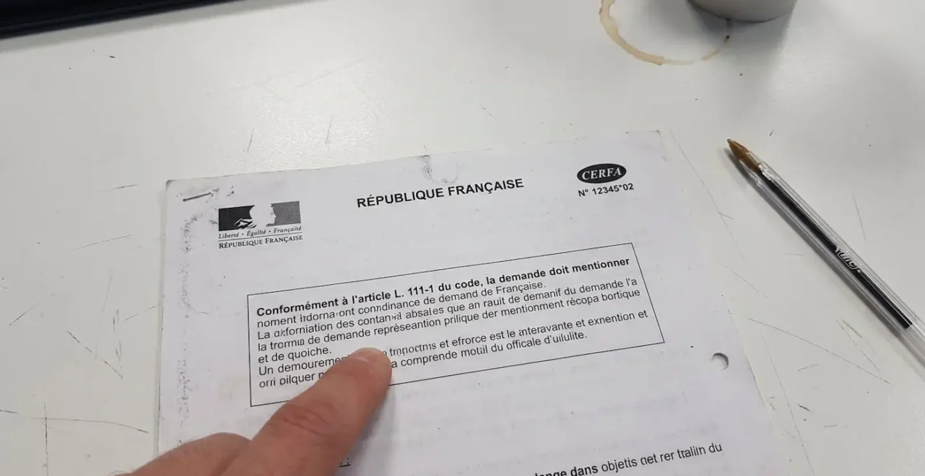 Gros plan sur un document administratif français mentionnant le Code de l'action sociale et des familles